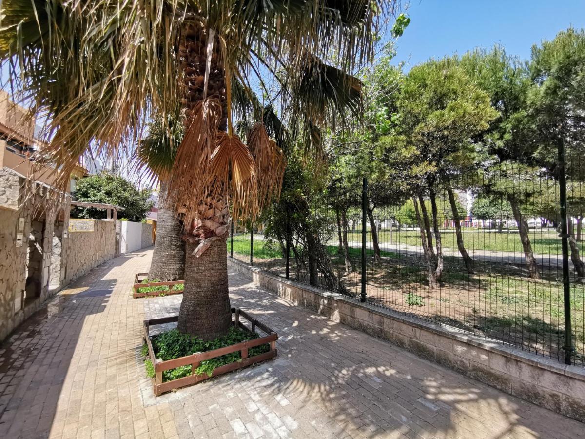 Casa Adosada Con Jardin Tarifa Luaran gambar